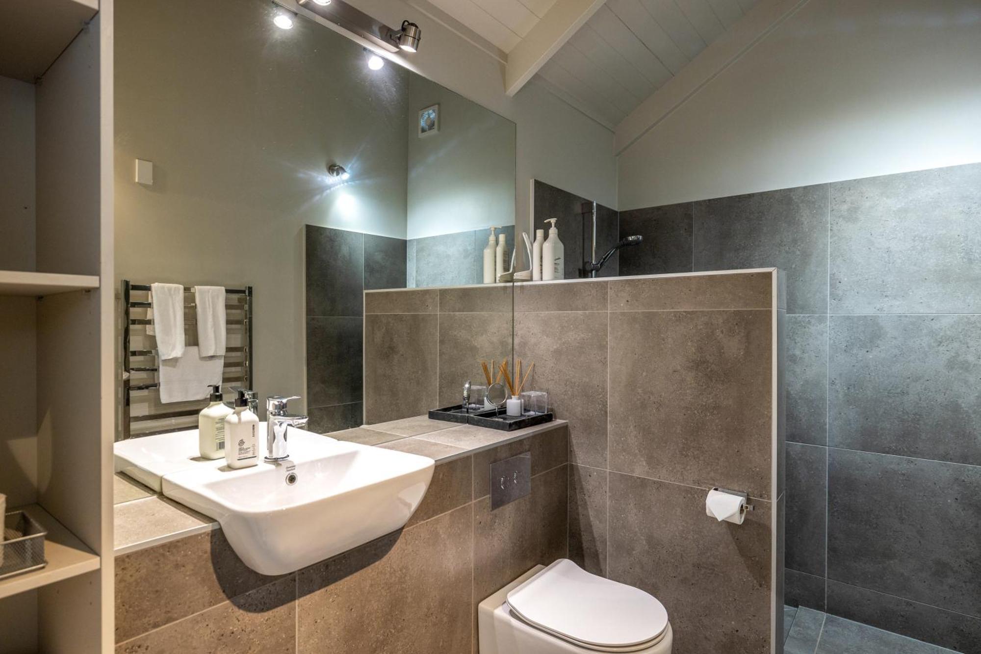 The Moorings Studio Apartments Oneroa Buitenkant foto