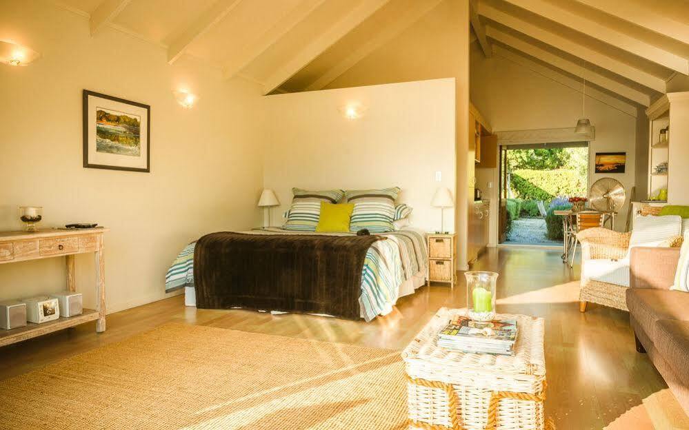 The Moorings Studio Apartments Oneroa Buitenkant foto